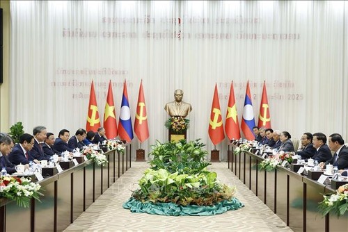 Líderes de Vietnam y Laos acuerdan fortalecer los lazos bilaterales en todos los aspectos - ảnh 1