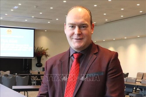 Experto extranjero destaca la energía como clave para el crecimiento de Vietnam para 2045 - ảnh 2