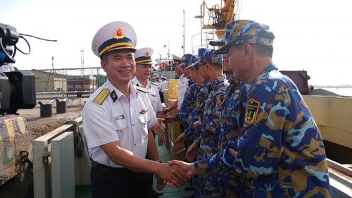 Llevan suministros y presentes del Tet a militares y pobladores en la Zona Especial de Truong Sa - ảnh 1