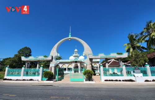 Mezquita de Mubarak: un singular enclave de visita en la provincia de An Giang - ảnh 1