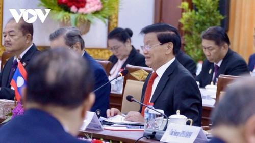 Líderes de Vietnam y Laos abordan medidas para fomentar relaciones binacionales - ảnh 3