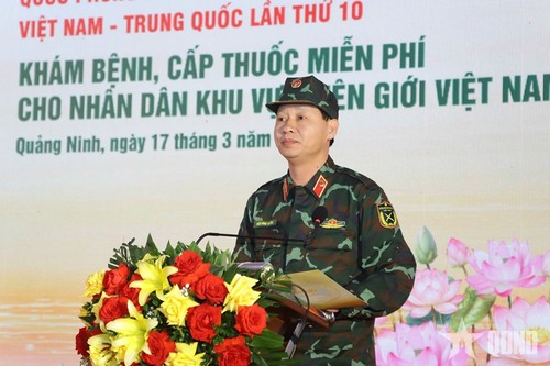 Personal médico militar de Vietnam y China brinda exámenes médicos y tratamientos gratuitos a poblaciones en la frontera compartida - ảnh 1