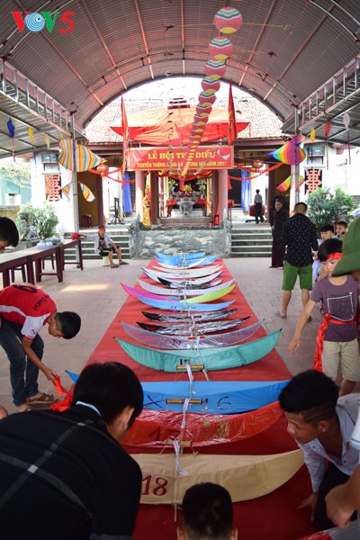 Náo nức hội thi thả diều thiếu nhi làng Bá Dương Nội - ảnh 2