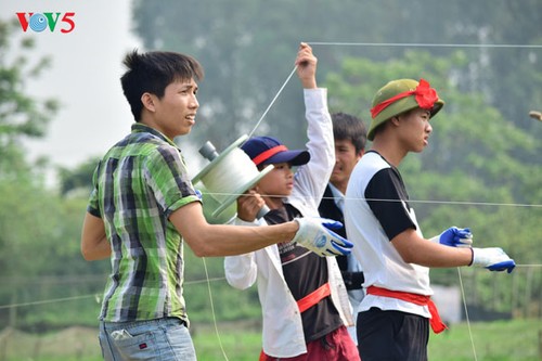 Náo nức hội thi thả diều thiếu nhi làng Bá Dương Nội - ảnh 19