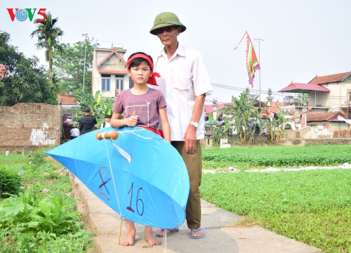 Náo nức hội thi thả diều thiếu nhi làng Bá Dương Nội - ảnh 20
