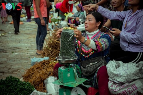 Chợ phiên Bắc Hà, những sắc màu văn hóa vùng cao - ảnh 5