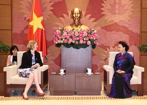 Nguyên Thi Kim Ngân rencontre des ambassadeurs sortants - ảnh 1