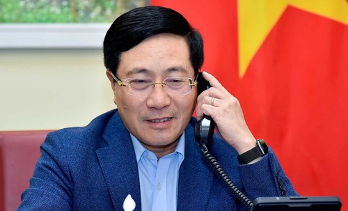 Entretien entre Pham Binh Minh et le ministre singapourien des Affaires étrangères - ảnh 1