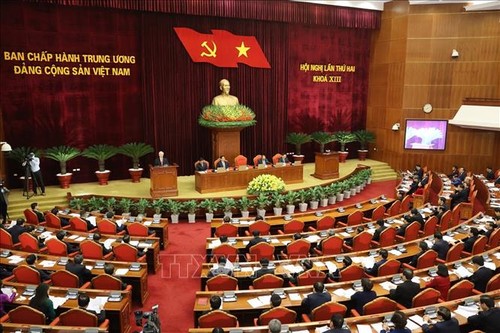 Ouverture du 2e plénum du Comité central du Parti communiste du Vietnam,13e mandat - ảnh 1