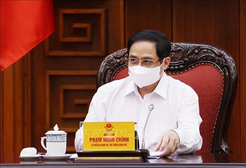 Pham Minh Chinh à la réunion de la permanence du gouvernement sur la lutte anti-Covid-19 - ảnh 1