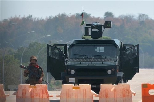 Myanmar : La campagne militaire contre les groupes armés en suspens - ảnh 1