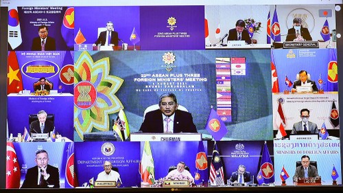 ASEAN+3: les ministres des Affaires étrangères réfléchissent aux moyens d’endiguer la crise sanitaire - ảnh 1