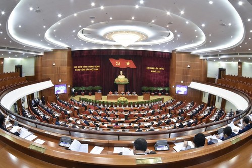 Première journée du 4e Plénum du Comité central du Parti, 13e exercice - ảnh 1