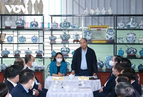 Le président Nguyên Xuân Phuc dans la province de Ninh Binh - ảnh 1