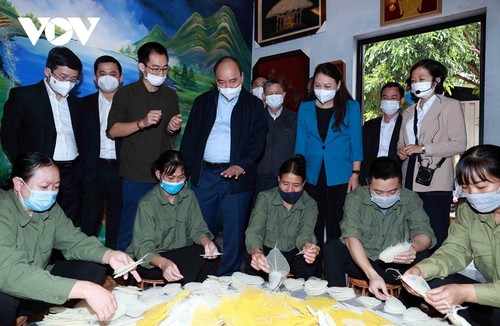 Le président Nguyên Xuân Phuc dans la province de Ninh Binh - ảnh 2