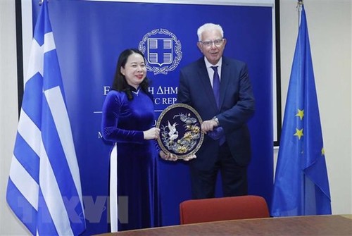 Vo Thi Anh Xuân termine sa visite en Grèce - ảnh 1