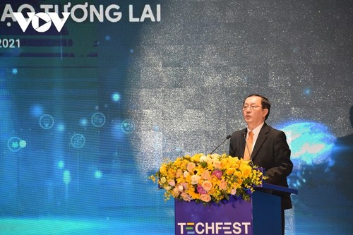 Pham Minh Chinh participe à TECHFEST et WHISE 2021 - ảnh 2