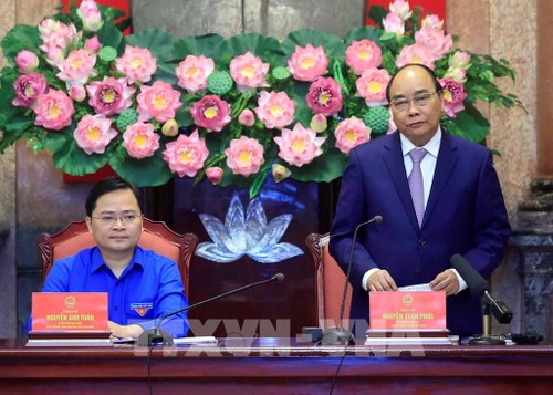 Nguyên Xuân Phuc rencontre des jeunes exemplaires de 2021 - ảnh 1