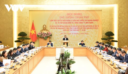 Réunion entre Pham Minh Chinh et des chefs d’entreprises publiques - ảnh 1