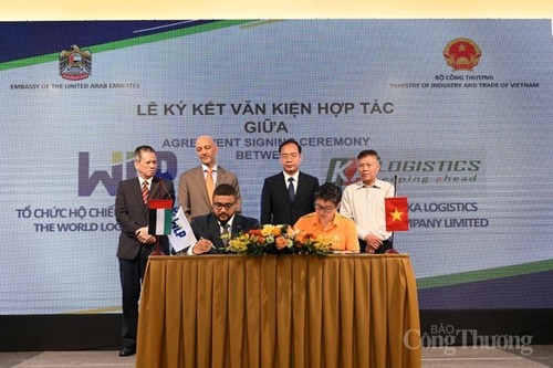 Passeport logistique mondial: renforcer la coopération entre le Vietnam et les Émirats arabes unis - ảnh 1