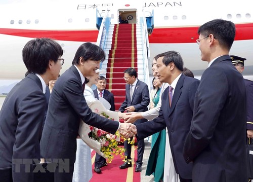 Le prince héritier du Japon arrive à Hanoï - ảnh 1