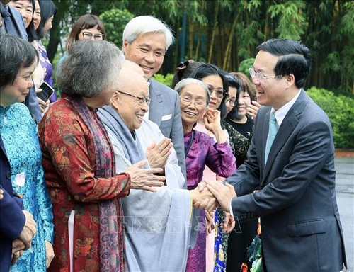 Rencontre de Vo Van Thuong avec des représentants du Fonds Vu A Dinh et des membres du club «Pour Hoang Sa-Truong Sa Bien-Aimés» - ảnh 1