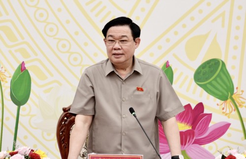 Vuong Dinh Huê travaille avec les responsables de la province de Soc Trang - ảnh 1