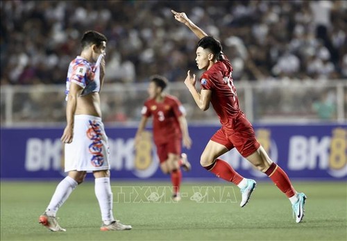 Football/Coupe du monde 2026: Le Vietnam bat les Philippines 2-0 - ảnh 1