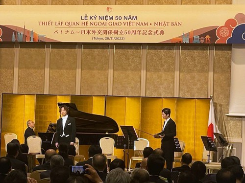 Célébration officielle du 50e anniversaire des relations diplomatiques Vietnam-Japon - ảnh 1