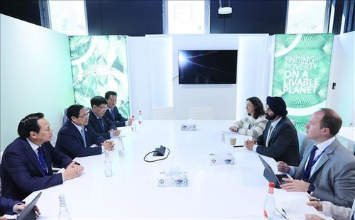 Pham Minh Chinh rencontre Ajay Banga.  - ảnh 1