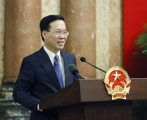 Rencontre de Vo Van Thuong avec des personnes exemplaires parmi les leaders de communautés ethniques de 2023 - ảnh 1