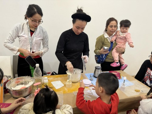 «Têt dans nos cœurs»: La richesse culturelle du Vietnam à l'honneur pour les enfants - ảnh 3