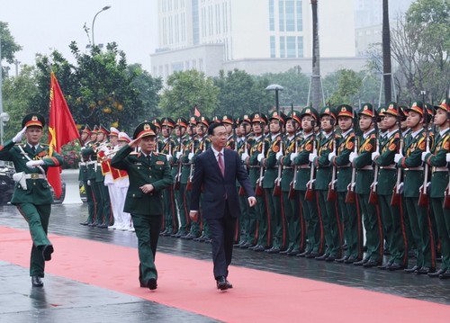 Vo Van Thuong rend visite au groupe Viettel - ảnh 1