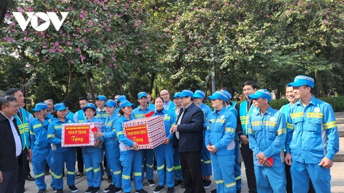 Têt: Pham Minh Chinh présente ses vœux à des ouvriers - ảnh 2