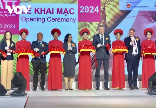 VIATT 2024: le Vietnam met en valeur son industrie textile et ses technologies innovantes - ảnh 1