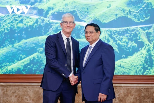 Tim Cook reçu par le Premier ministre Pham Minh Chinh - ảnh 1