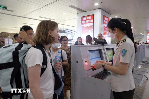 Le Vietnam accueille plus de 6 millions de visiteurs étrangers depuis le début de l’année - ảnh 1