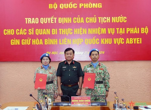 Le Vietnam envoie quatre officiers supplémentaires pour participer aux opérations de maintien de la paix de l'ONU - ảnh 1