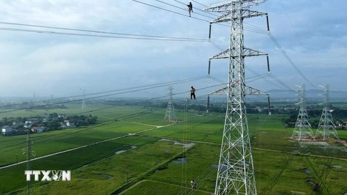 Mise sous tension réussie de la ligne Nam Dinh - Phô Nôi - ảnh 1