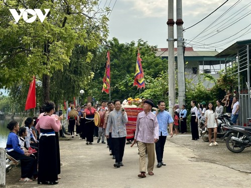 Les Thaïs blancs de Phù Yên célèbrent le Tết Xíp xí avec fierté et joie - ảnh 1