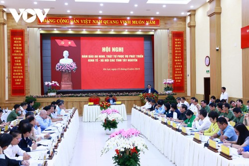 Pham Minh Chinh: Assurer la sécurité pour stimuler le développement des Hauts plateaux du Centre - ảnh 1