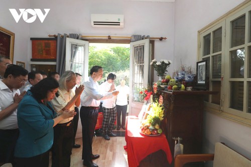 Fête nationale: Tô Lâm rend hommage à deux icônes de la musique et de la peinture vietnamiennes - ảnh 1