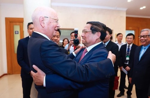 Pham Minh Chinh reçoit le fondateur et président du FEM, Klaus Schwab - ảnh 1