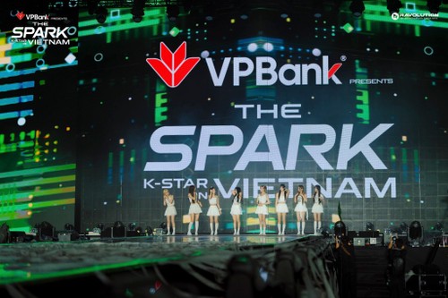 K-Star Spark Mega Concert: quand la K-pop embrase My Dinh sous la pluie     - ảnh 2