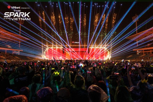 K-Star Spark Mega Concert: quand la K-pop embrase My Dinh sous la pluie     - ảnh 8