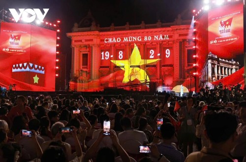 Hanoi: Un spectacle pour commémorer les 80 ans de la Révolution d'Août et de la Fête nationale - ảnh 1