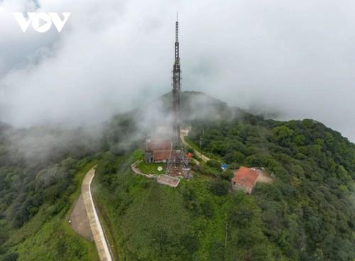 Un phare d'information sur le sommet de Phia Oac - ảnh 1