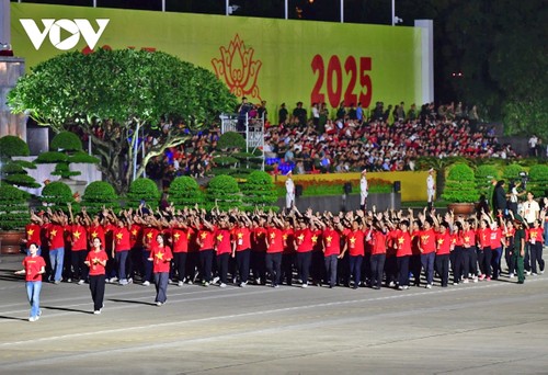 Une atmosphère festive en prélude au 80ᵉ anniversaire de la Révolution d’Août et de la Fête nationale - ảnh 2
