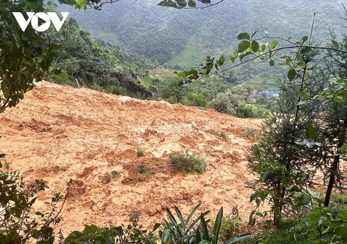 Plus de 40 morts et disparus après le passage du typhon Bualoi - ảnh 1