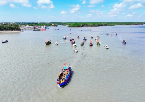 La fête Nghinh Ông de Cân Gio: rendez-vous culturel et vitrine du tourisme vert - ảnh 3